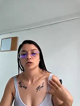 Coralinne__ webcam