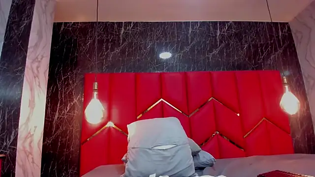 LatinaHoleQueen webcam