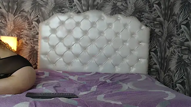 ViviJones webcam