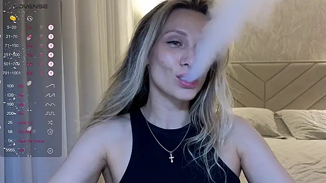 Alice_Wonders webcam