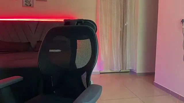 Onlyishuu webcam