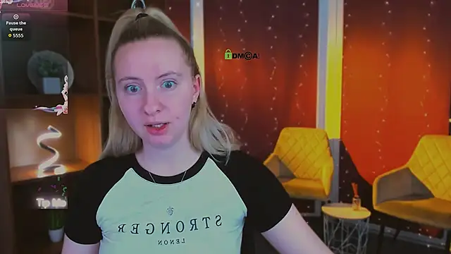 mila_glow1 webcam