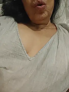 Webcam Model (NakedMILFx)  is live.Free join now!