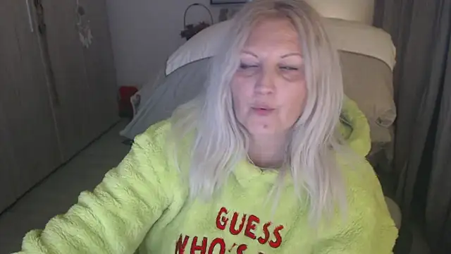 Divineblond webcam