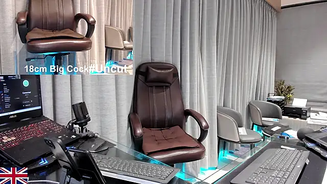 OnlineBossUK webcam
