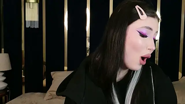 EmmaLawrens webcam