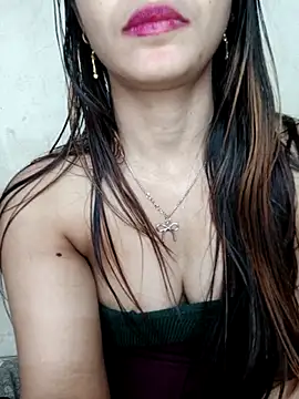 Webcam Model (xpihu)  is live.Free join now!