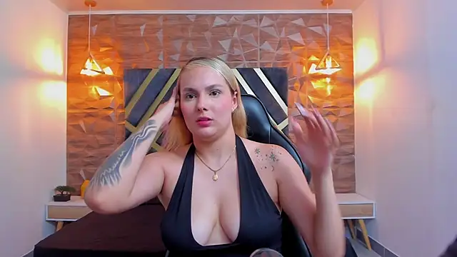 Emmaa_white_ webcam