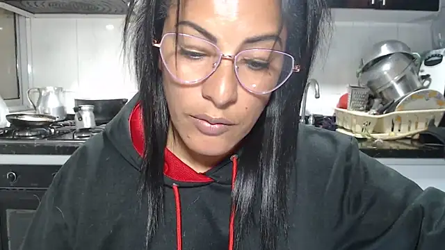 kateleyagrey (F mature) - naked and squirt