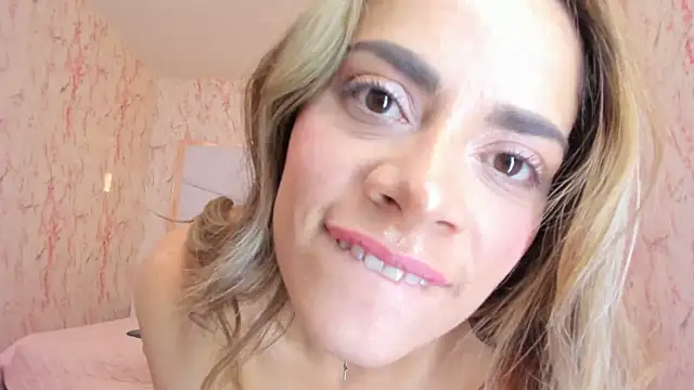 emily_whinfre - Emily_Whinfre's free webcam - UK Sex Cams