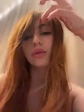 Avroraa_ webcam