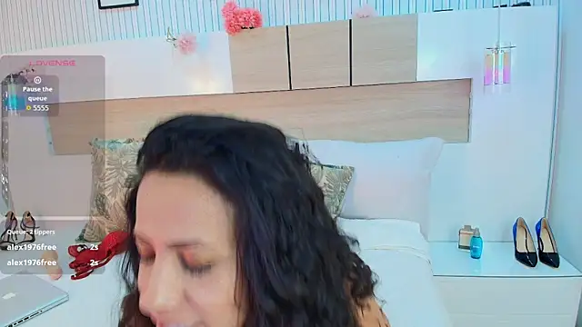 Naoomi_Cruz webcam