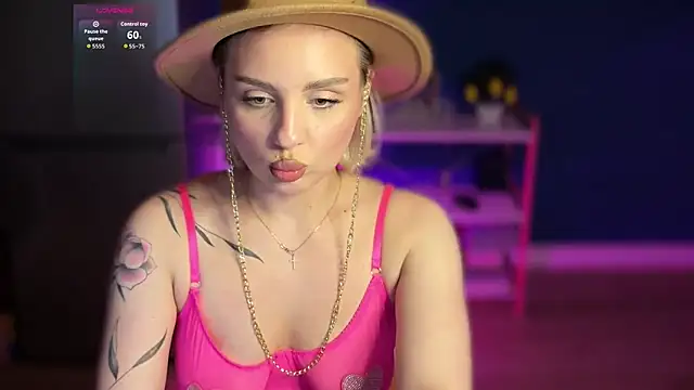 mari_grey webcam