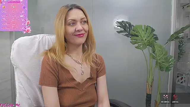 ellamilf_ - EllaMilf_'s free webcam - UK Sex Cams