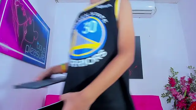 Spicy_guys webcam