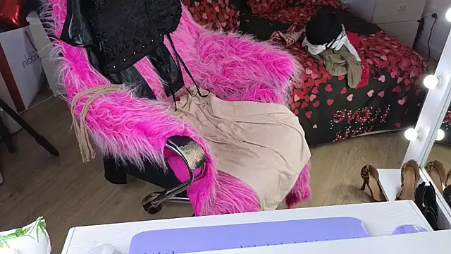 roxalanastar (F mature) - naked strip dance