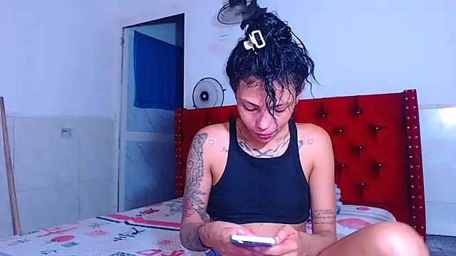 Triogirlhorny_ webcam