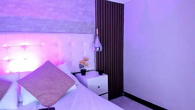 NaomySakura webcam