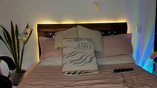 Ariella_tits webcam