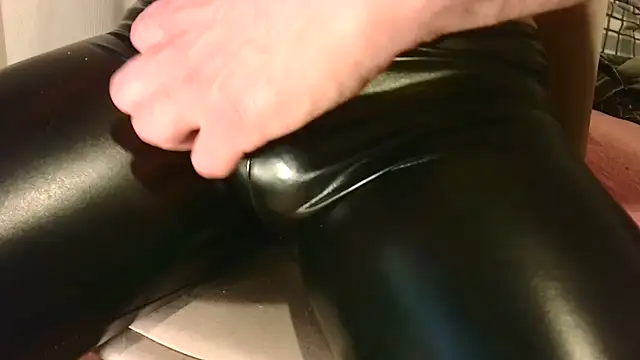T0Yforeskin webcam