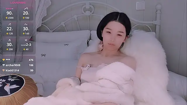 美女BingLin-在线直播