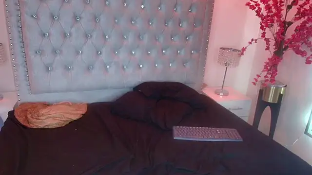 Juliieta_gray webcam