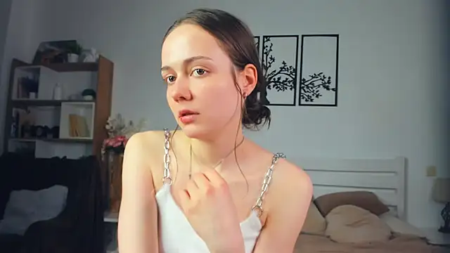 MalvinaTrafford webcam