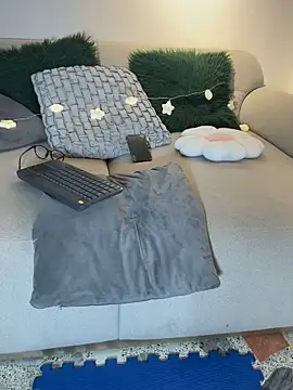 KellyOlsenbe webcam