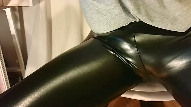 T0Yforeskin webcam