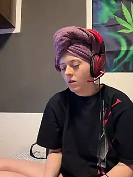 queenadri (Ask my age) - Live Nackt Bild 😏