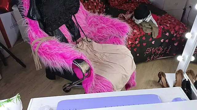 roxalanastar (Ask my age) - naked strip dance