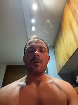 Adventurehotman webcam