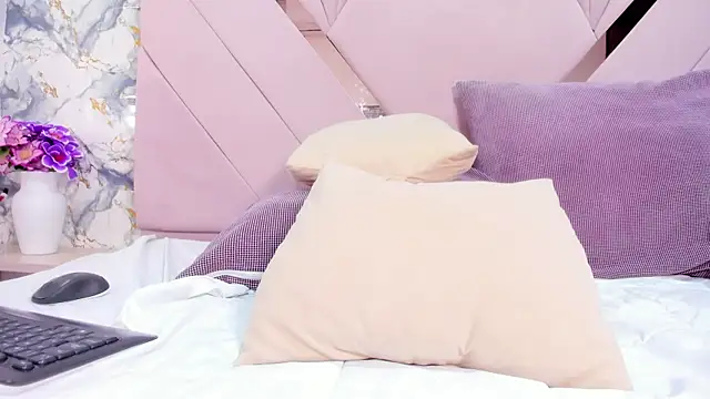 naomy_sexy_