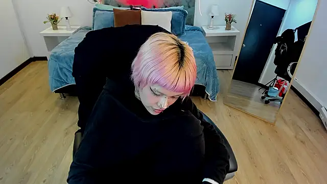 Bela_Craxkerr webcam