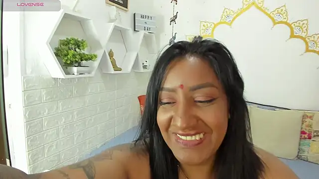 LadyNahir webcam