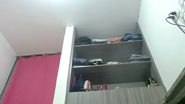nicolle_milf1978 webcam