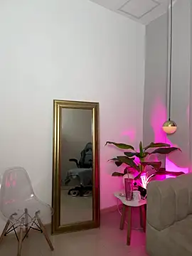 _Nicoletteshea_ webcam