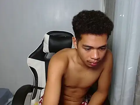curlyasian_njxx webcam