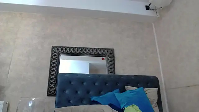 SaraElise webcam