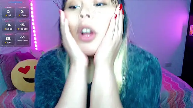EllieMoonX webcam