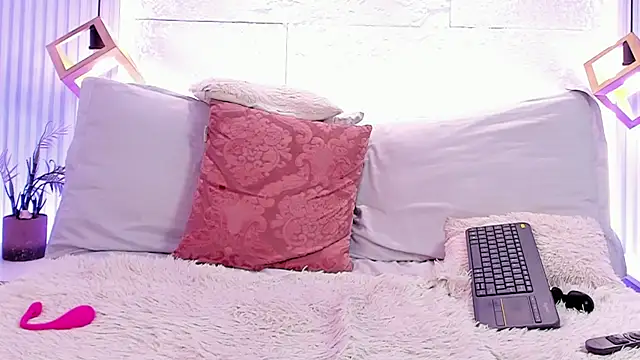 sarah_salis_ - Sarah_salis_'s free webcam - UK Sex Cams