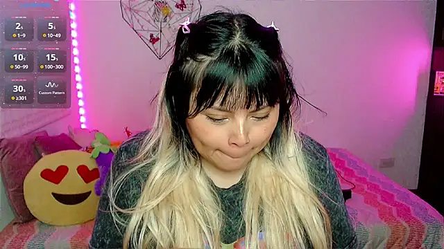 EllieMoonX webcam