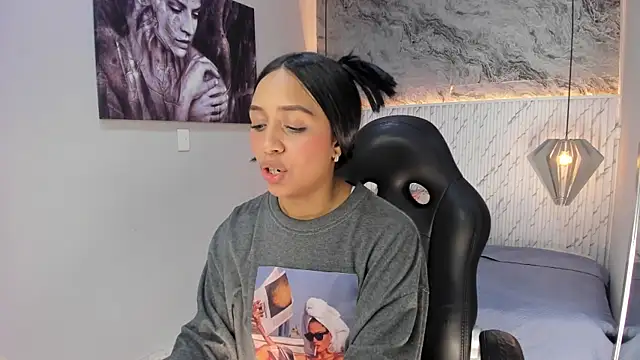 Esmeralda__18 webcam