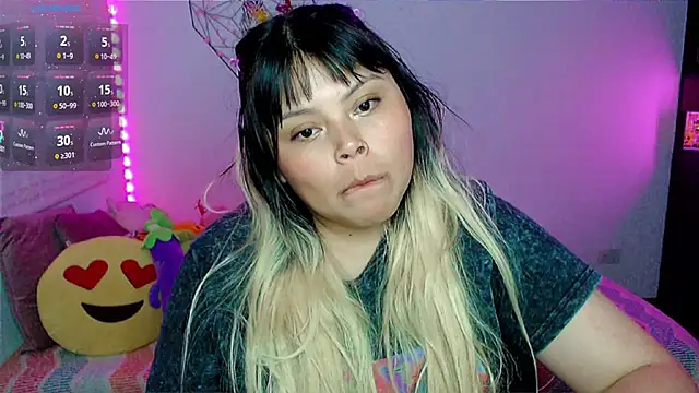 EllieMoonX webcam