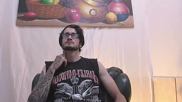 loggan_donnelly (Ask my age) - naked