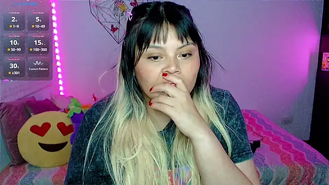 EllieMoonX webcam