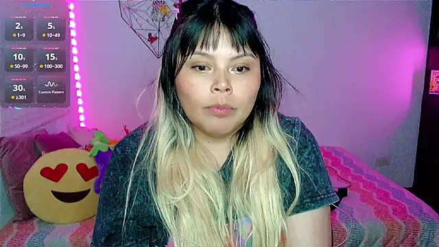 EllieMoonX webcam
