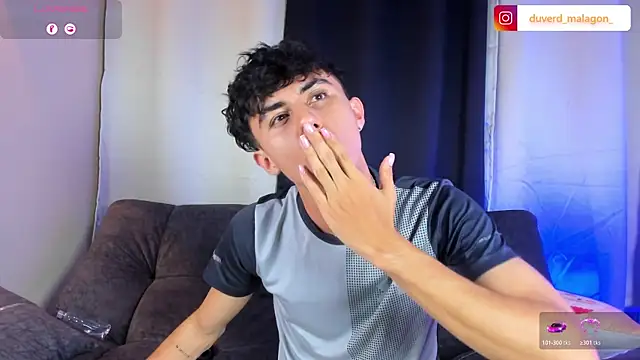 demian_cute18 (M twink) - show naked+ dick hard