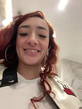 ariiel_ (F young) - SHOW BOOBS IN PUBLIC