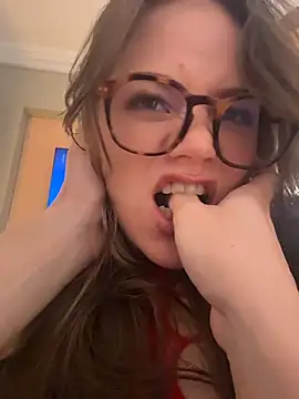 Tallulah_Kinky live sex cam